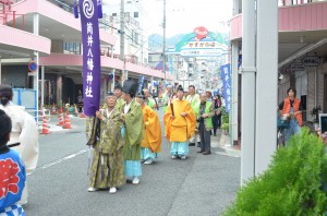 先頭は厳かな空気です 