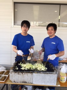 今年は若手（？）が得意の焼きそばを振舞いました