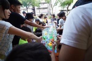 大人もなぜかムキになる 氷柱です