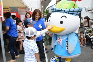 ここでも人気者、かもめん